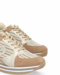 Baskets de sport beiges avec tige en textile tissé, accents en daim et semelle en caoutchouc. Comprend des rayures contrastées et des détails cousus.