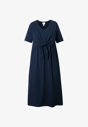 Tmavě modré midi šaty s krátkými rukávy, výstřihem do V a uzlem vpředu v oblasti pasu, vyrobené z měkké, splývavé látky.