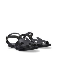 Sorte læder sandaler med åben tå, krydsede stropper og ankelspænde detaljer. Flad sål med udsnit til åndbarhed.