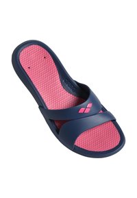 Mørkeblå glidesandal med krydsede stropper, pink struktureret fodseng og lille logo detalje. Fremstillet af slidstærkt syntetisk materiale.