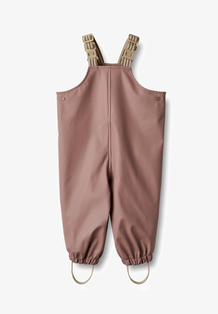 Salopettes imperméables mauves pour enfants avec bretelles marron réglables et chevilles élastiques avec boucles pour les pieds.