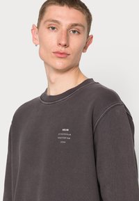 Neuw CREW - Camisola - cocoa