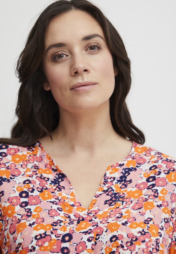 FPMerla - Blouse - camellia rose aop ms donuts4