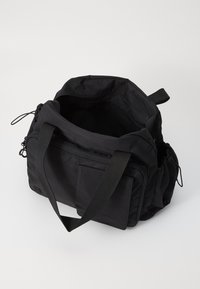 Thumbnail Image 3