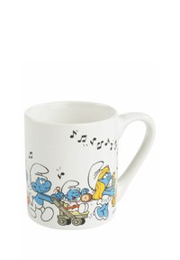 Mug in ceramica bianca con animati Puffi blu e una Puffetta bionda, con note musicali, un carretto e colori vivaci in un design fantasioso.