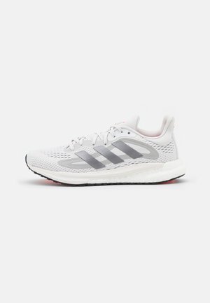SOLAR GLIDE 4 - Neutral running shoes - crystal white/halo silver/solar red