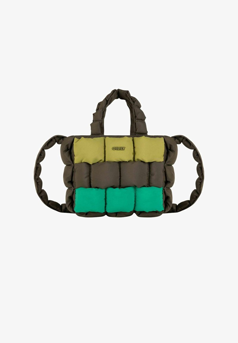 Gevoerde handtas in donkerbruin, met groene en olijfgroene panelen. Beschikt over twee korte handvatten en een zachte textuur met een doorgestikt ontwerp.