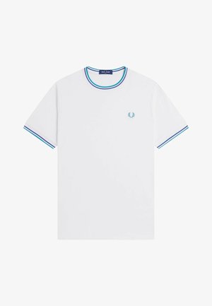 Weißes T-Shirt mit kurzen Ärmeln und blauem sowie türkisfarbenem Doppelstreifenbesatz am Kragen und an den Ärmeln, mit kleinem blauem Lorbeerkranz-Logo auf der Brust.