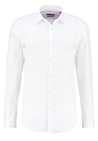 Witte lange mouwen blouse van gladde stof, met een klassieke kraag, een knoopsluiting aan de voorkant en verstelbare manchetten met een subtiel interieuraccent.