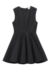 Robe noire sans manches cintrée à la taille et évasée, avec un col rond et une fermeture éclair dans le dos, s'évasant à la taille avec un détail plissé.