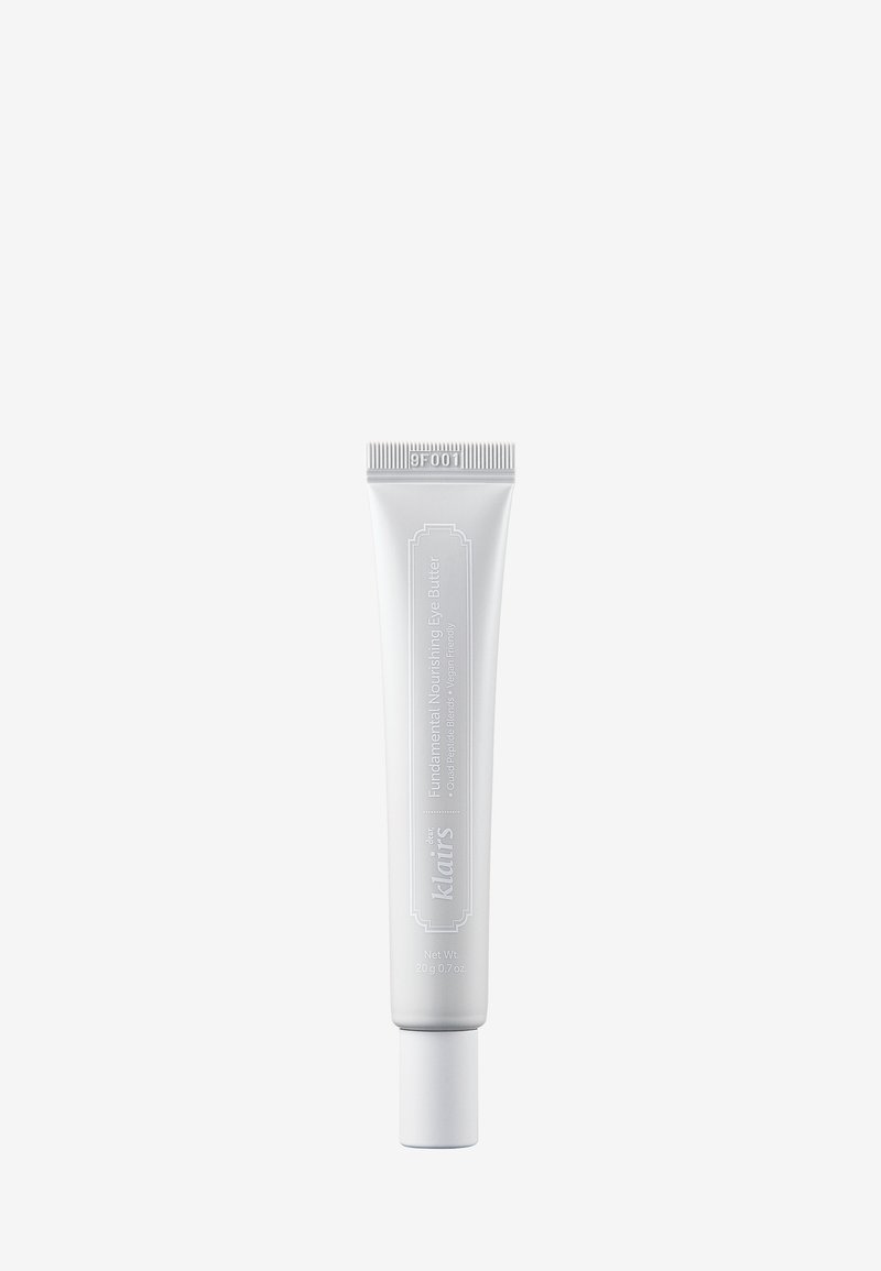 Hvit aluminiumsrør med en spiss dyse; merket "Klairs Fundamental Nourishing Eye Butter" med minimalistisk tekst. 20g kapasitet.