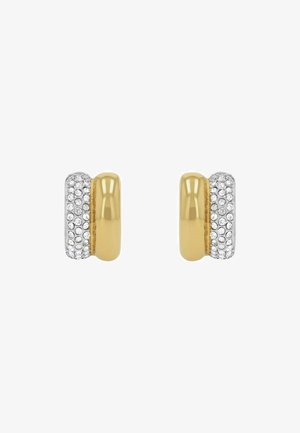 Pendientes de oro y plata con un acabado brillante, que presentan una banda de cristales claros acentuada en un lado. Diseño redondeado y pulido.