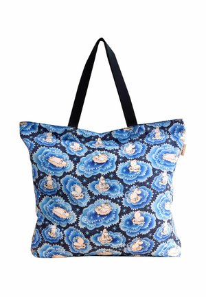 Tasche aus blauer Stoff mit weißen Cartoon-Charakteren auf schwebenden Wolken. Schwarze Schulterriemen; weicher Stoff; weiter Eingang.