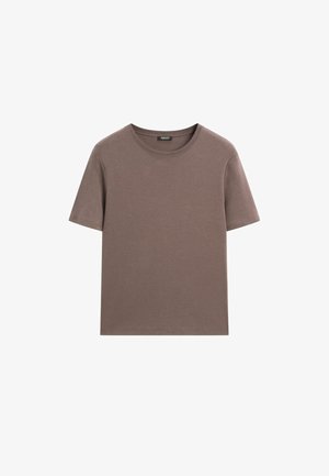 Bruine katoenen T-shirt met korte mouwen en een ronde hals. Effenkleurig, gladde textuur, standaard pasvorm, zonder zichtbare patronen of logo's.