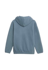 Jasnoniebieska polarowa bluzka z kapturem, o luźnym kroju, długich rękawach i elastycznym wykończeniu. Miękka tekstura i minimalistyczny design.