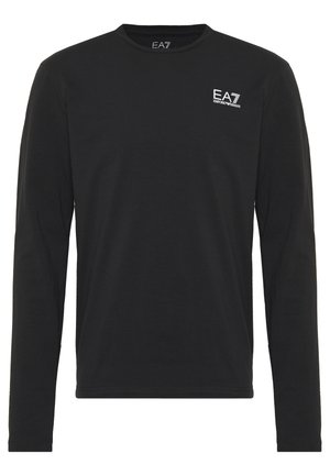 T-shirt a maniche lunghe nera realizzata in cotone. Presenta un collo a giro e il logo EA7 bianco sul lato sinistro del petto. Tessuto morbido, vestibilità regolare.
