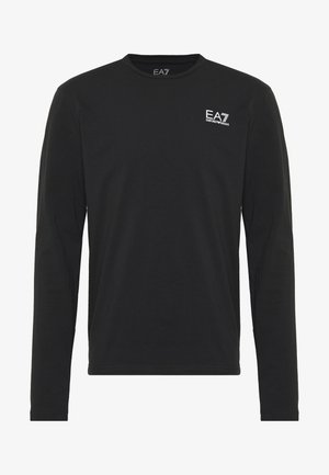 T-shirt a maniche lunghe nera realizzata in cotone. Presenta un collo a giro e il logo EA7 bianco sul lato sinistro del petto. Tessuto morbido, vestibilità regolare.