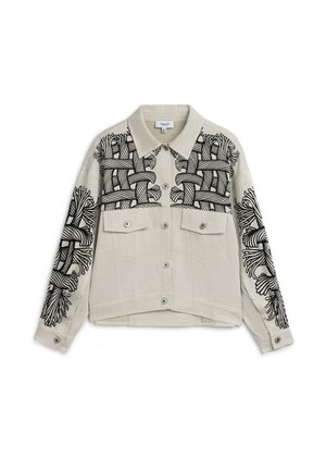 Beige blouse met knopen, voorzien van zwarte touw- en knooppatronen op de borst en mouwen, met twee klepzakken op de borst en een kraag.