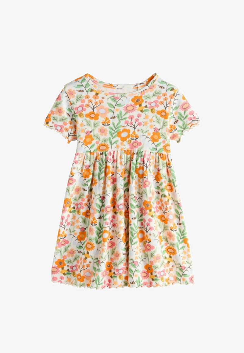 Robe florale en tissu léger, avec des motifs de fleurs roses, oranges et vertes. Manches courtes et jupe froncée avec une finition texturée.