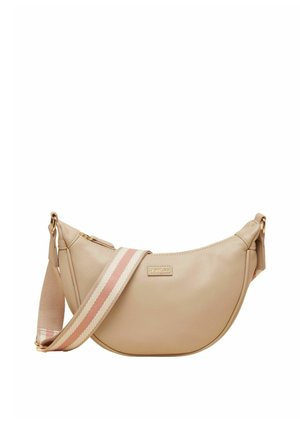 Geantă crossbody din piele bej, în formă de semilună, cu curea reglabilă din material textil cu dungi roz și bej, și accesorii metalice aurii.