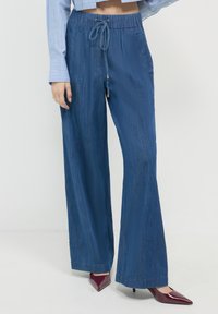 Calliope CON COULISSE - Jeans a zampa - blu denim