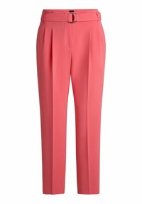 Růžové kalhoty na míru s obepnutým pasem, páskem se stříbrnou sponou, skládané, se bočními kapsami a hladkou texturou látky.