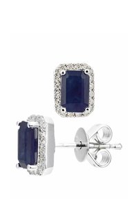 Pendientes de perno de zafiro con piedras rectangulares engastadas en un marco de tono plateado, rodeadas de acentos claros y brillantes. Acabado liso y pulido.
