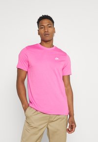 Nike Sportswear - CLUB TEE - Navadna majica - pinksicle/white Miniaturna slika 1