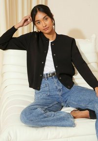 Friends Like These - REGULAR FIT - Bomber tipa jaka - black