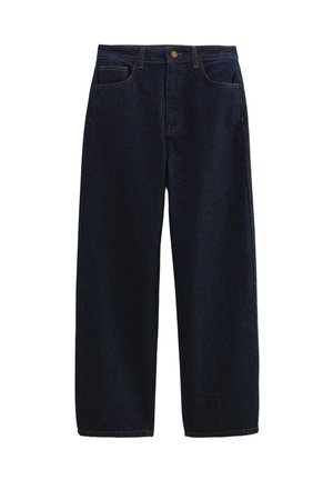 Jean en denim bleu foncé à coupe décontractée, avec poches avant, un bouton supérieur et des coutures jaunes contrastantes le long des coutures.