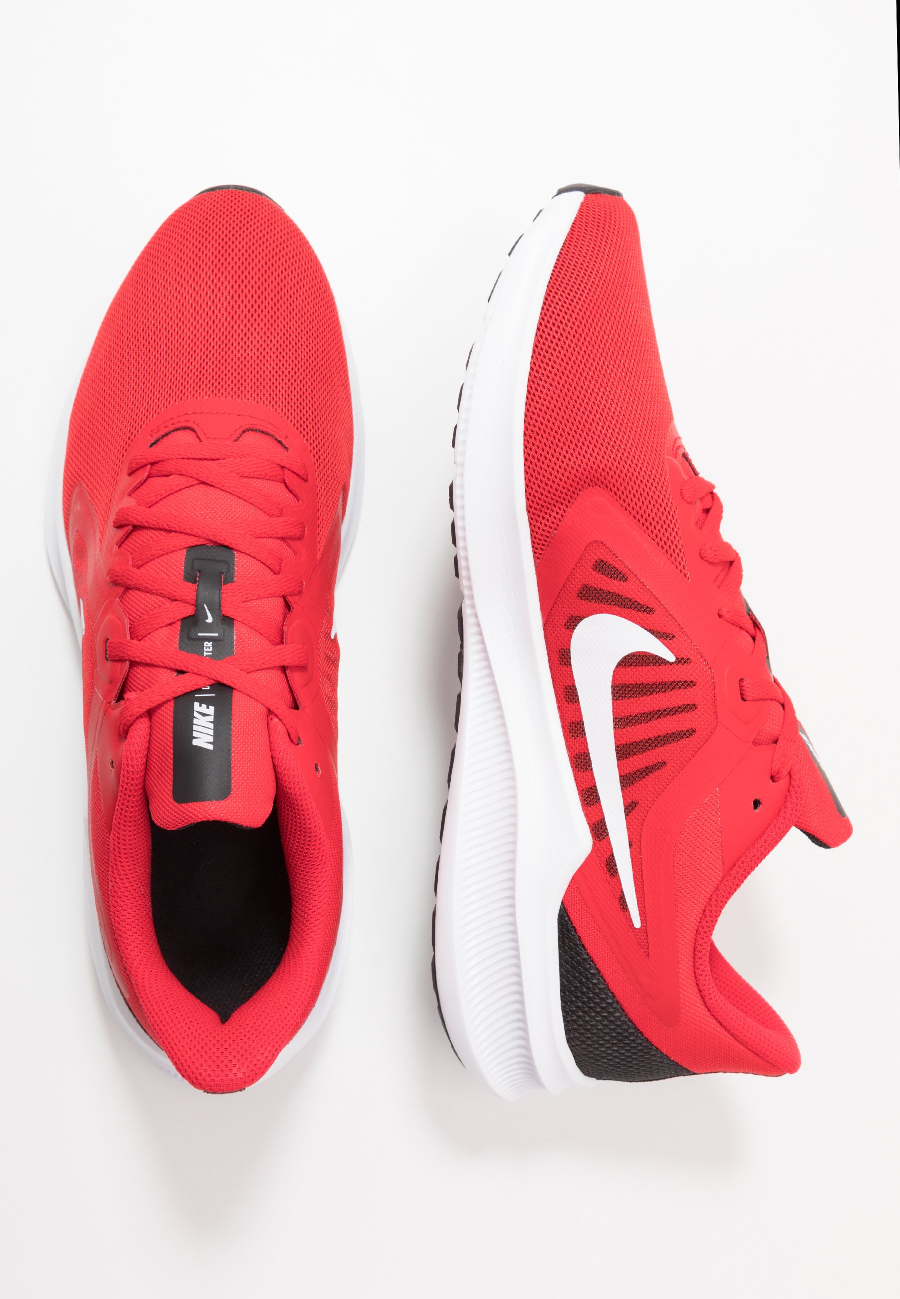 Nike Performance DOWNSHIFTER 10 - Hardloopschoenen neutraal -  black/university red/white/Zwart - Zalando.nl