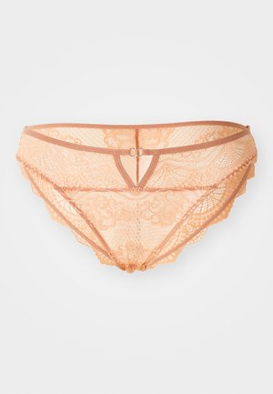 Čipkaste hlačke v svetlo breskevni barvi s valovitim robom, z majhno zlatno strojno dodatkom na hrbtni strani in cvetličnim vzorcem po celotni površini.