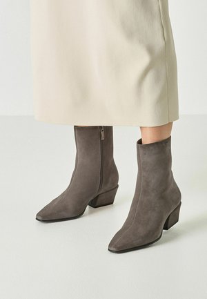 Tamaris, STIEFELETTE - Cowboy-/Bikerstiefelette - taupe
