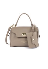 Borsa a mano in pelle beige con manico superiore, tracolla rimovibile, finiture dorate e portafoglio coordinato. Nome del marchio impresso sul davanti.