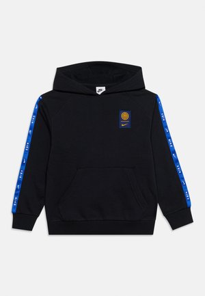 Sweat à capuche noir avec poche kangourou, bandes bleues avec logo Nike sur les manches et petit emblème sur la poitrine.
