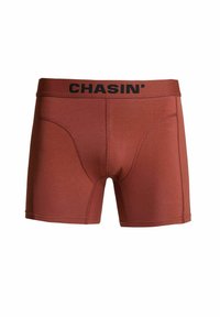 Bordo boksarice iz mehkega materiala. Imajo črn elastični pas z blagovno znamko "CHASIN'" in tesen kroj brez vidnih vzorcev.