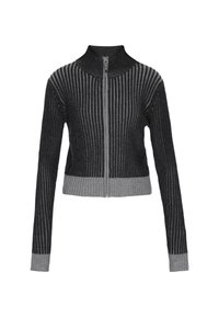 Sötétszürke és világosszürke bordázott kötött anyagból készült, rövidített cipzáras pulóver. Magas gallérral és hosszú ujjakkal rendelkezik, amelyek kontrasztos szegélyekkel és szegély anyagokkal vannak ellátva.
