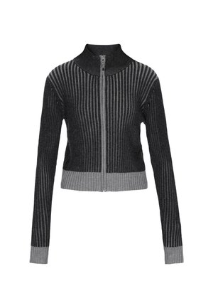 Klippekort zip-up sweater i mørkegrå og lysegrå ribstrikk. Har en høj krave og lange ærmer med kontrasterende manchet og kantteksturer.