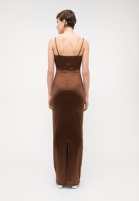 WAL G TALL AUTUMN WEDDING BELLA STRAPPY MAXI - Dzsörzéruha - chocolate brown