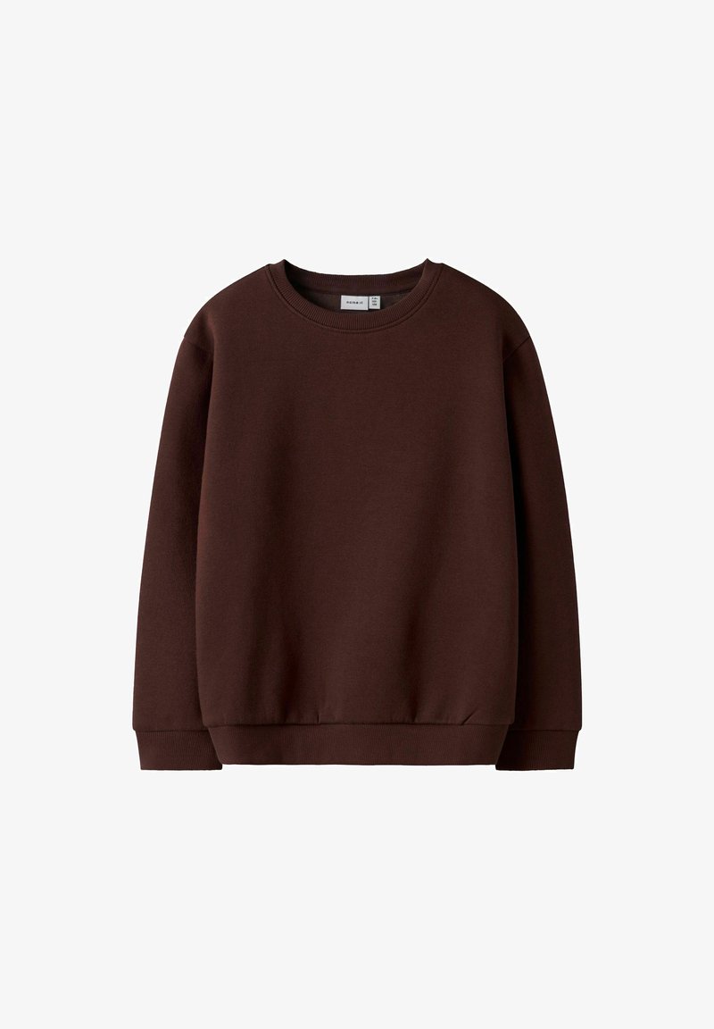 Maglione crewneck marrone scuro semplice con maniche lunghe e polsini e orlo a costine, mostrato su uno sfondo bianco.