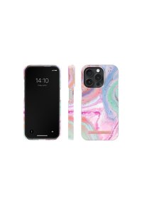 Marmormønstret telefonskal med svirvler af pink, grøn og blå. Glat plastmateriale med præcise udskæringer til knapper og kamera.