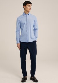 WE Fashion FUNDAMENTALS - Marškiniai - light blue