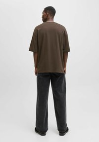 Jack & Jones JJECHARGE TEE O-NECK - Základné tričko - delicioso