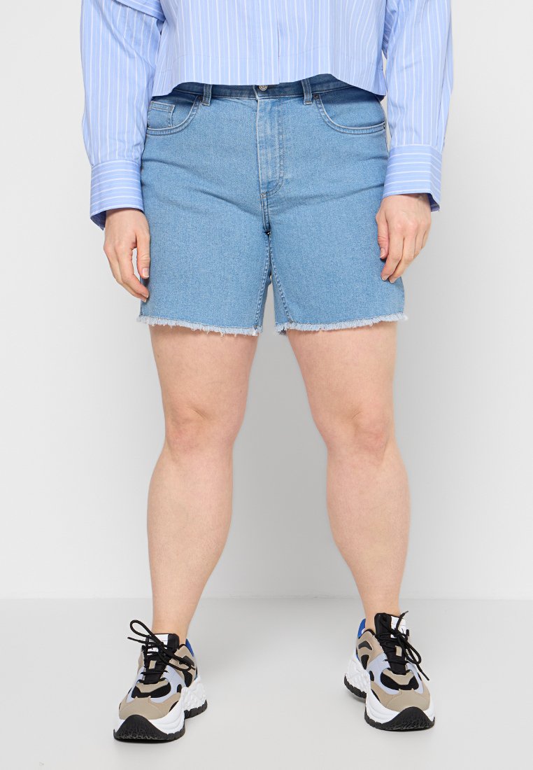 ONLY Carmakoma Jeansshort blauw
