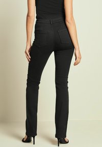 Next SINGLE BUTTON LIFT SLIM  SHAPE PETITE - Jeans bootcut - black