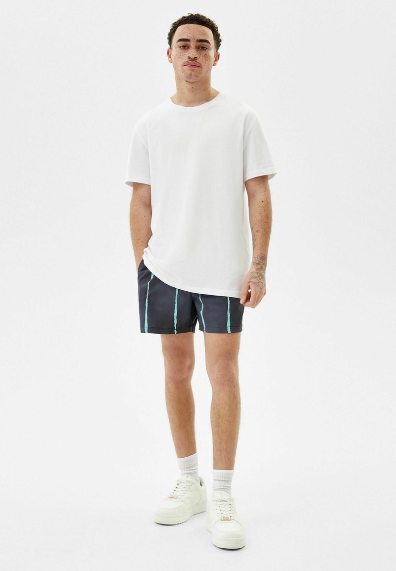 Herren Badehosen | Bershka TIE DYE Badeshorts black/schwarz - AE92030 Herren Badehosen | Bershka TIE DYE Badeshorts black/schwarz - AE92030