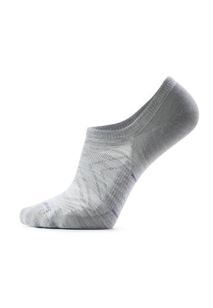 Hellgraue unsichtbare Socke mit dezenten geometrischen Mustern und verstärkter Ferse, präsentiert vor weißem Hintergrund.