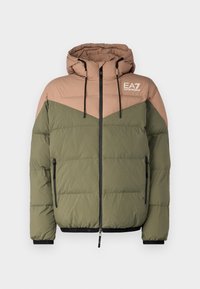 Unselected, green/light brown