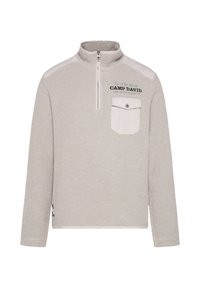 Hellgrauer Reißverschluss-Pullover mit strukturiertem Strickdesign, ausgestattet mit einer Brusttasche und dem auf der Vorderseite gestickten Text "CAMP DAVID".