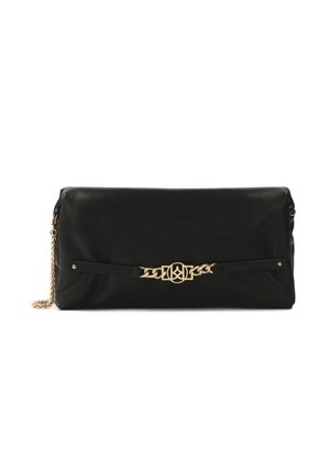 Crna kožna clutch torbica s zlatnim lancem i dekorativnim zlatnim emblema na prednjoj strani. Glatka tekstura s minimalističkim dizajnom.